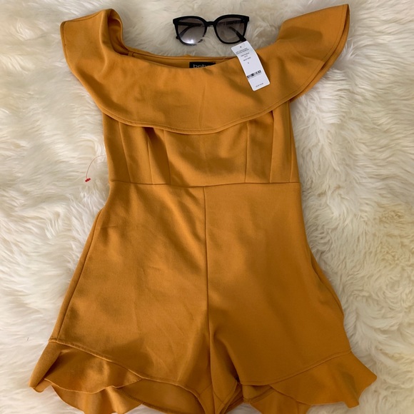 Off shoulder Ruffle romper - Picture 2 of 4